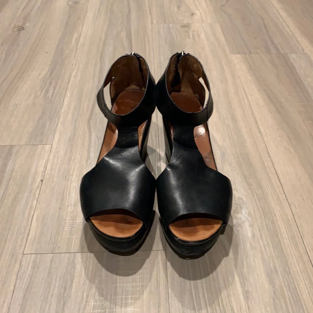 Gentle Souls by Kenneth Cole Wedge Sandal